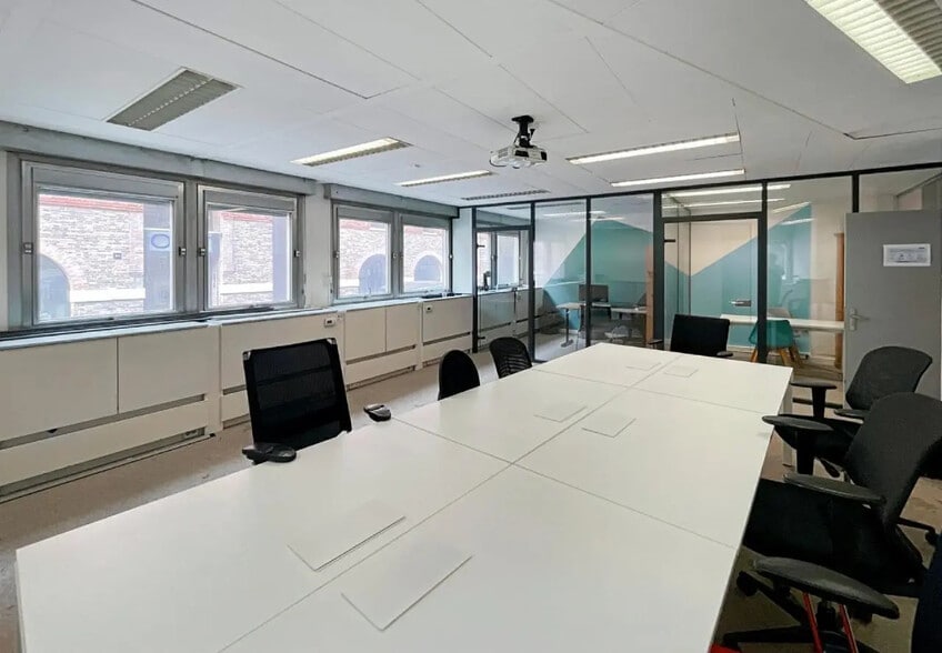 32 Rue De Cambrai, Paris for lease - Building Photo - Image 2 of 16