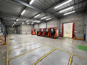 38 Rue Marcel Paul, Tremblay-en-France for lease Interior Photo- Image 2 of 8