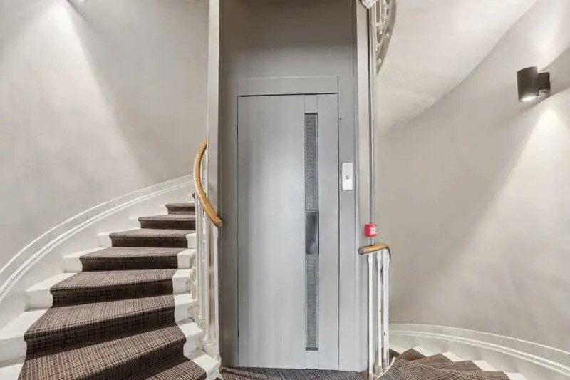 Office in Bordeaux for lease - Lobby - Image 3 of 11