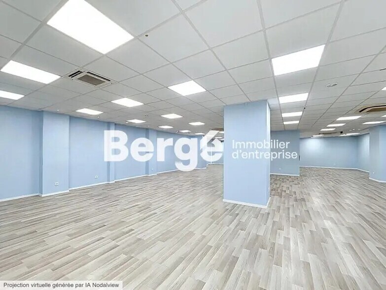 Retail in Nice for lease - Interior Photo - Image 2 of 6