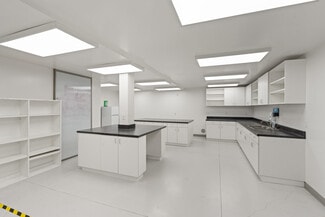 More details for 1388 Antelope Rd, White City, OR - Office for Sale