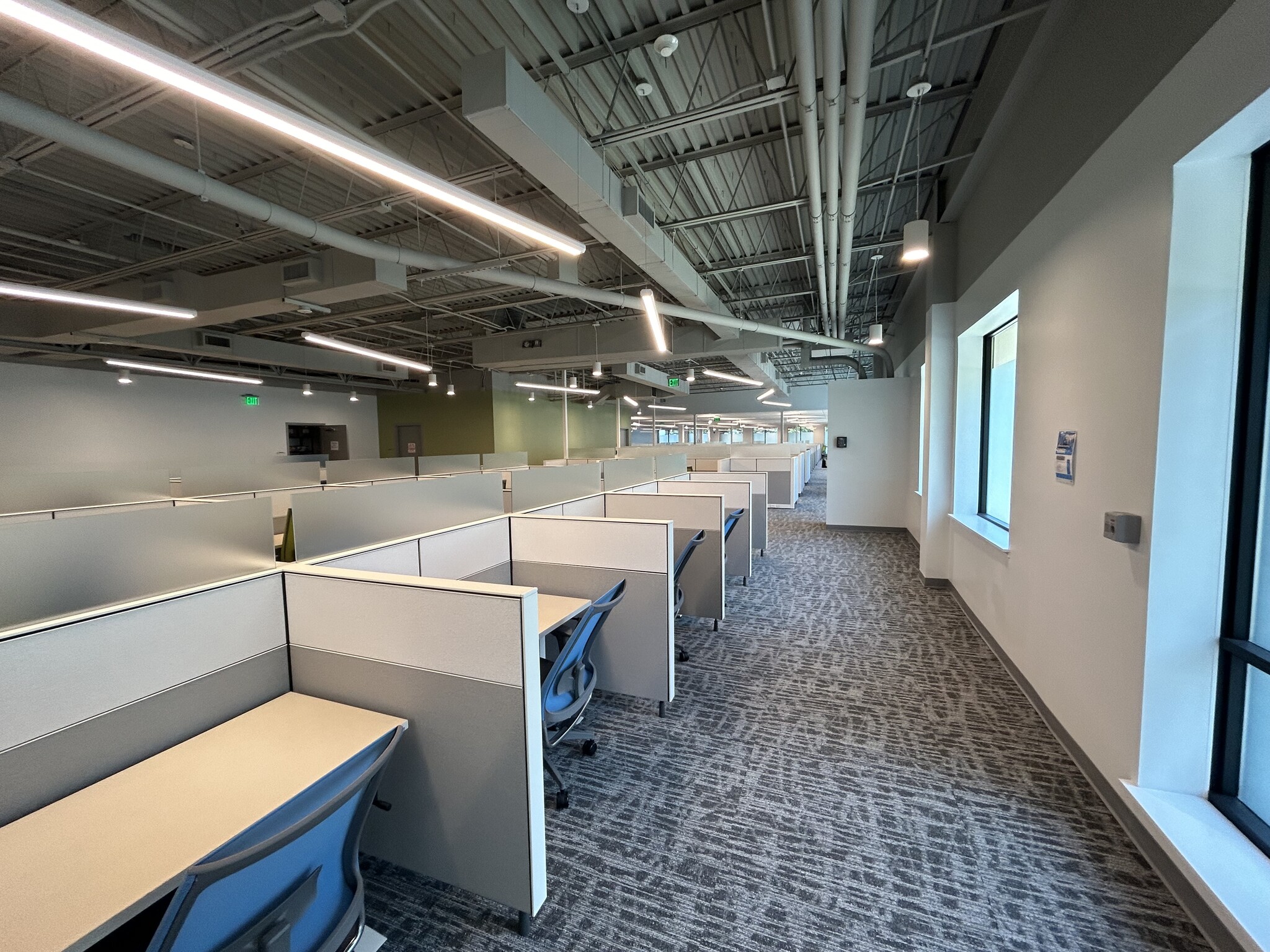 800 Town Center Dr, Langhorne, PA for lease Building Photo- Image 1 of 6