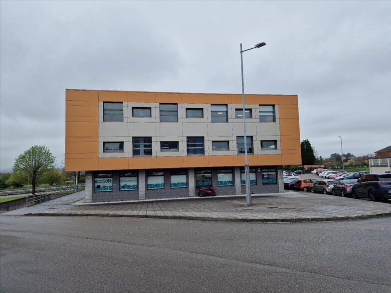 Plaza a Asipo Cl, Llanera, Asturias for sale - Building Photo - Image 1 of 12