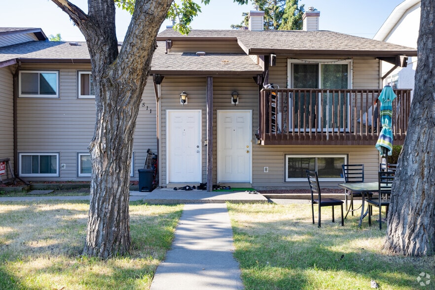 7511 41 Av NW, Calgary, AB for sale - Building Photo - Image 3 of 3