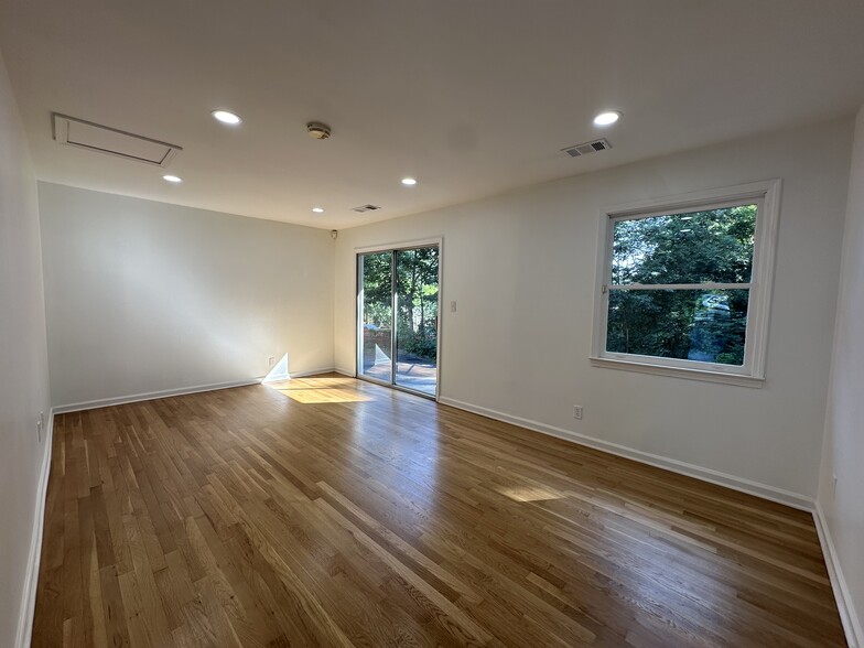 3717 Chamblee Dunwoody Rd, Atlanta, GA for lease - Interior Photo - Image 3 of 6