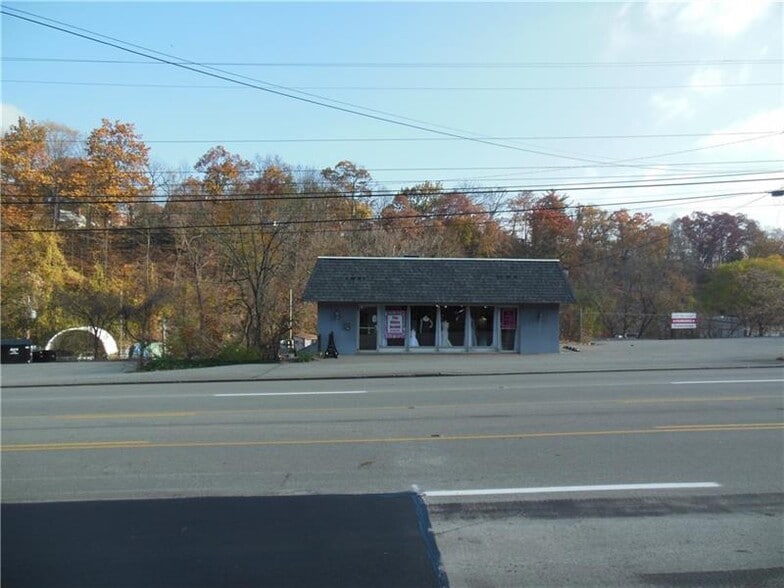 4907 Clairton Blvd, Pittsburgh, PA for sale - Primary Photo - Image 1 of 1