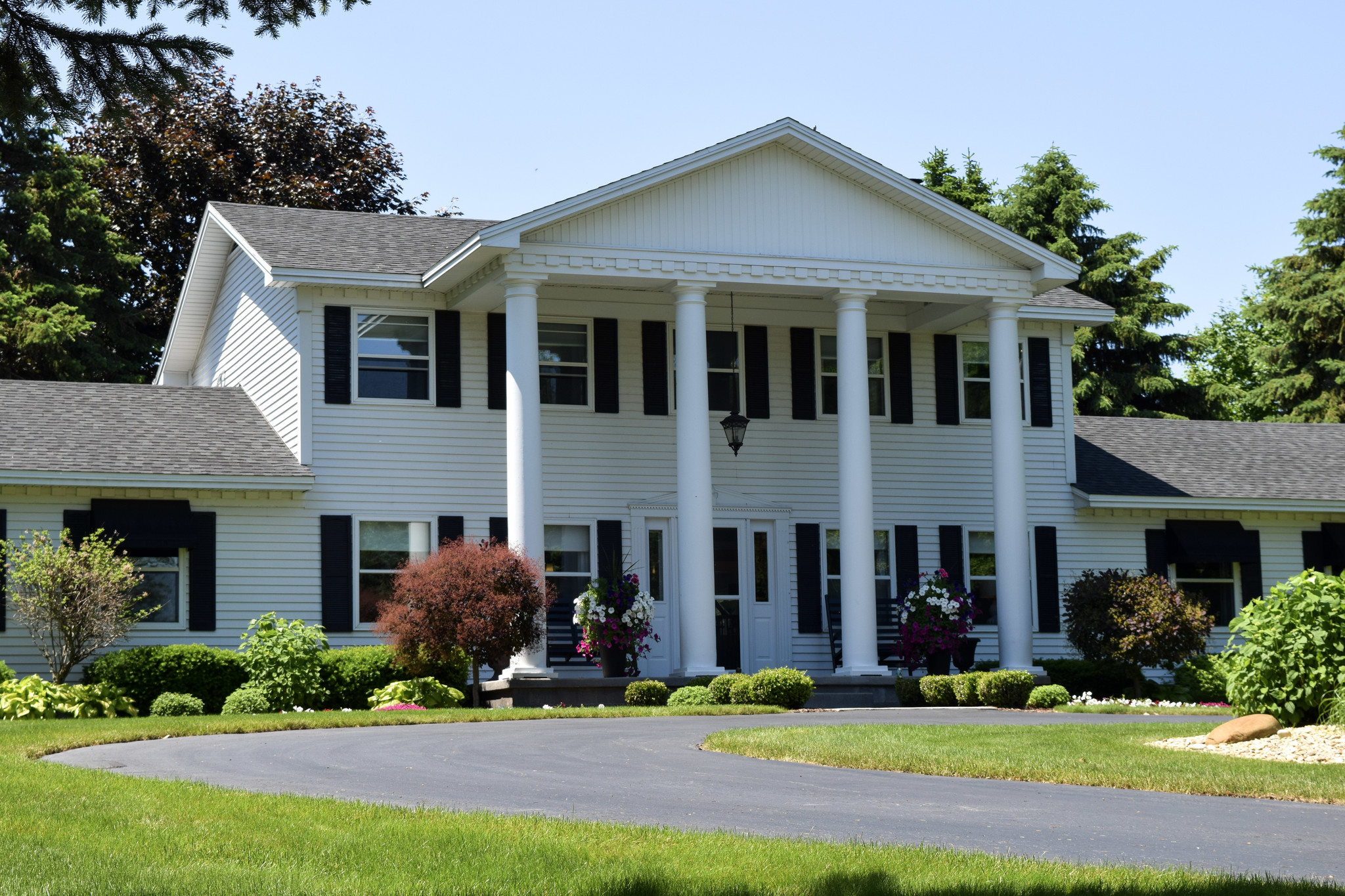 8160 Cairn Hwy, Elk Rapids, MI for sale Building Photo- Image 1 of 1