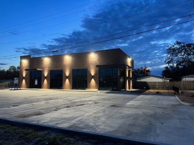 108 N Jim Wright Fwy, Fort Worth, TX for lease - Building Photo - Image 1 of 10