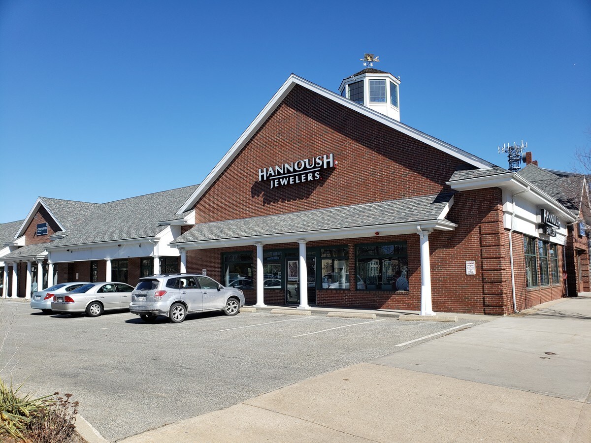 352 Main St, Falmouth, MA 02540