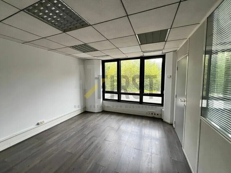 Office in Cannes for lease - Building Photo - Image 2 of 12