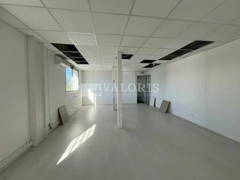Office in Éguilles for lease - Interior Photo - Image 3 of 22