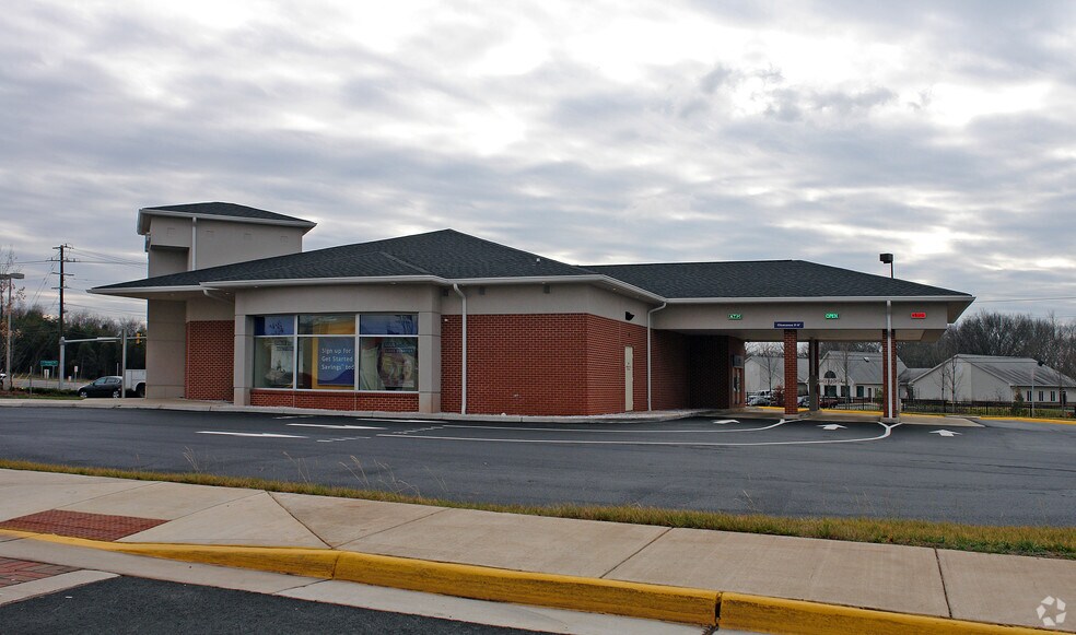 9933 Sowder Village Sq, Manassas, VA for lease - Building Photo - Image 2 of 3