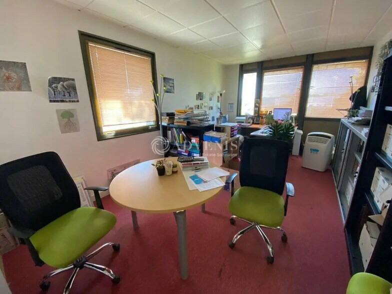 Office in Croissy-Beaubourg for sale - Building Photo - Image 3 of 9