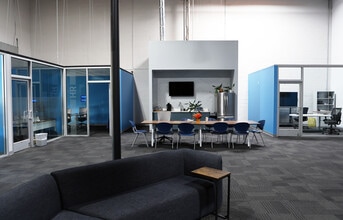 467-487 W 38th St, Houston, TX for lease Building Photo- Image 2 of 6