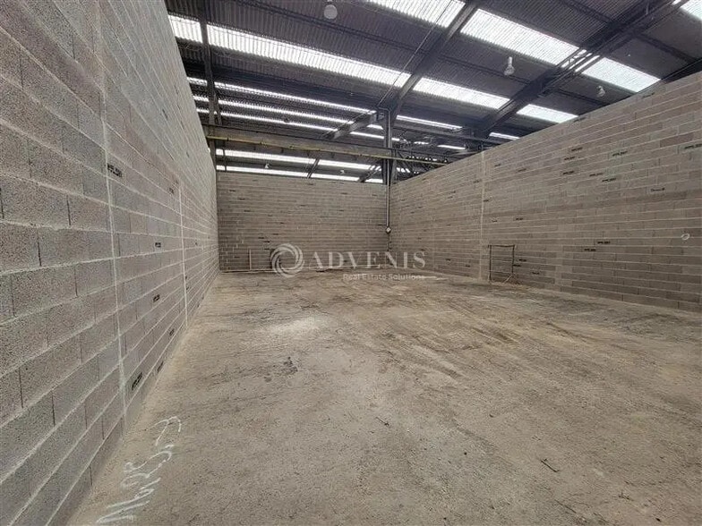 Industrial in Woippy for lease - Interior Photo - Image 2 of 7