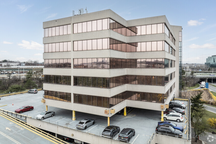 1 Harmon Meadow Blvd, Secaucus, NJ for lease - Building Photo - Image 2 of 6