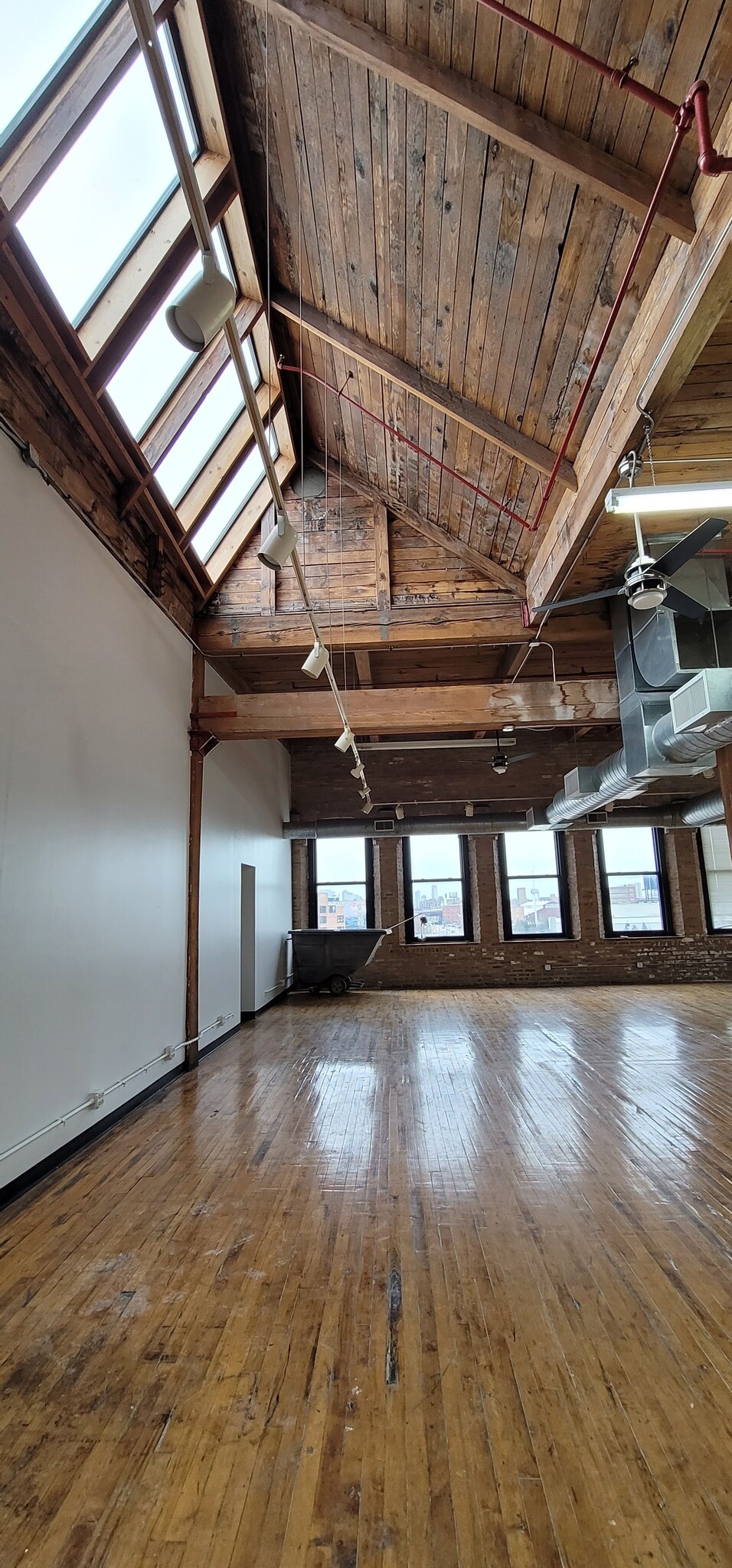 1100 W Cermak Rd, Chicago, IL for lease Interior Photo- Image 1 of 9