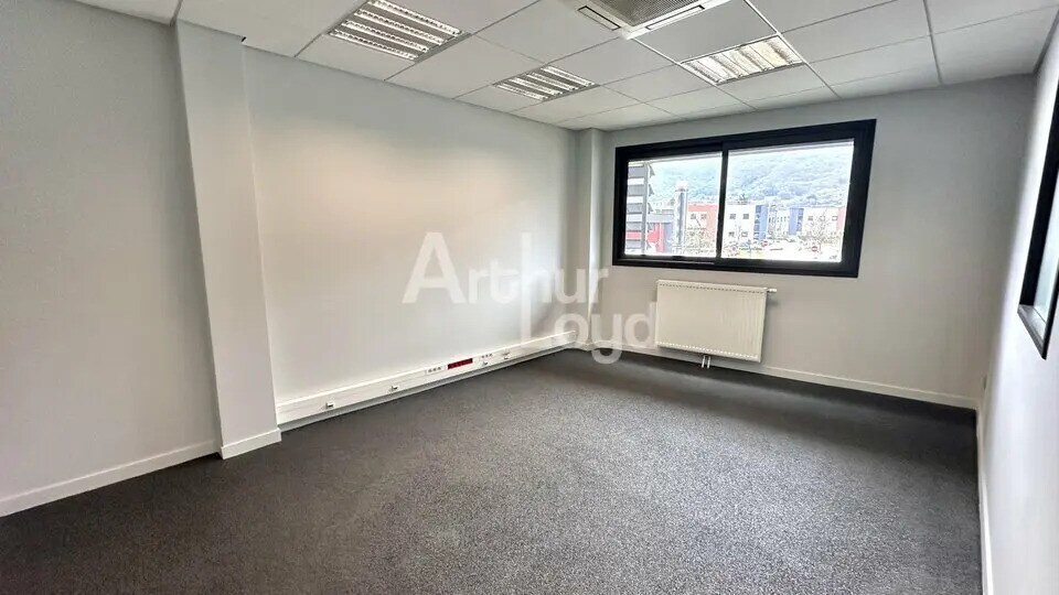 Office in Saint-Baldoph for lease - Interior Photo - Image 3 of 11