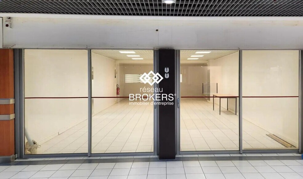 Retail in Albi for lease - Building Photo - Image 2 of 9