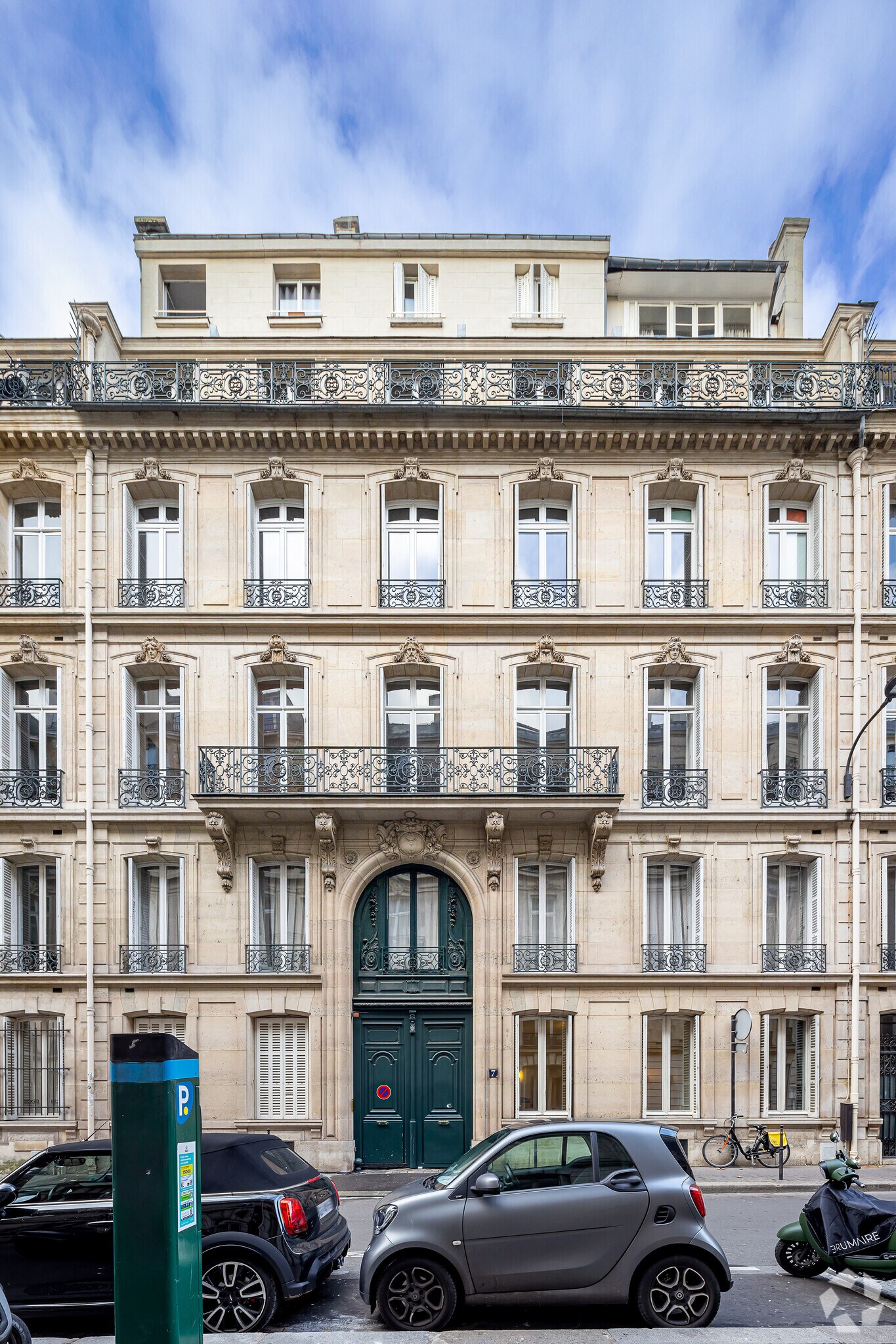 7 Rue Lincoln, Paris for sale Primary Photo- Image 1 of 4