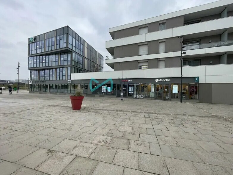 Retail in Bezannes for lease - Building Photo - Image 1 of 6