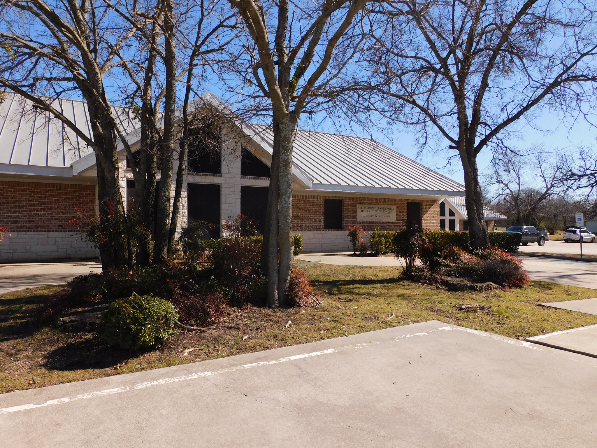 240 E Evergreen St, Sherman, TX for lease Building Photo- Image 1 of 14