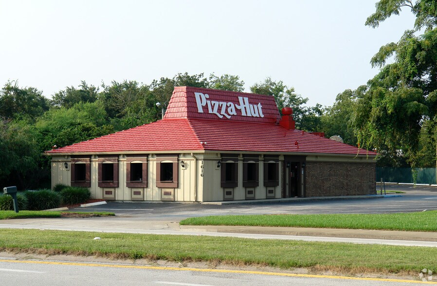 1616 S Dixie Fwy, New Smyrna Beach, FL for lease - Primary Photo - Image 1 of 3