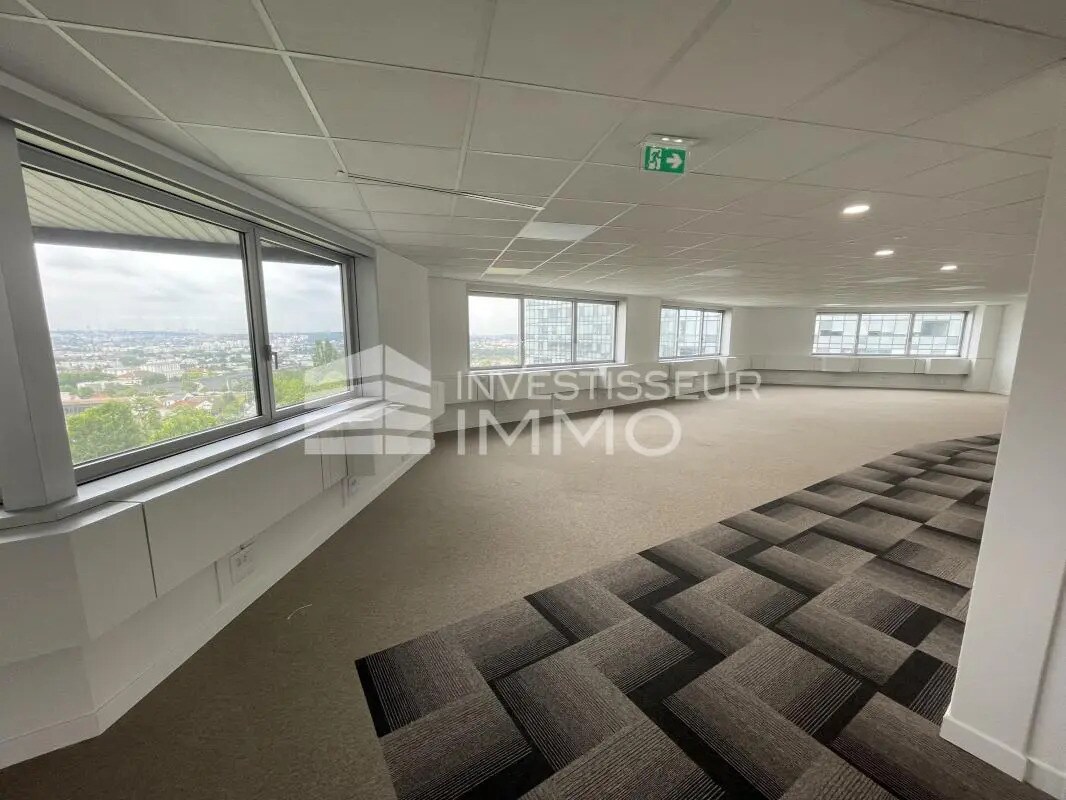 Office in Noisy-le-Grand for lease Interior Photo- Image 1 of 13