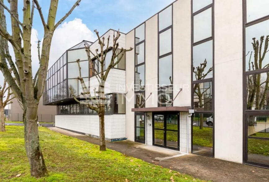Flex in Nanterre for lease - Building Photo - Image 3 of 11