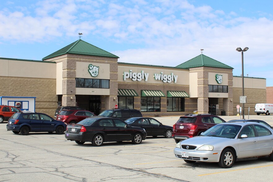 2243 Calumet Dr, New Holstein, WI for sale - Building Photo - Image 1 of 1