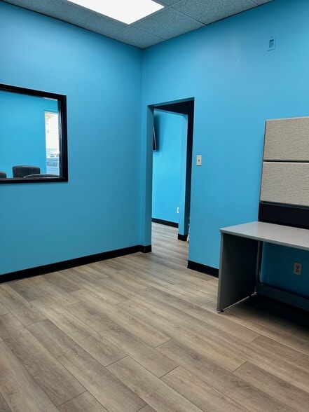 11435-11459 156 St NW, Edmonton, AB for lease - Interior Photo - Image 3 of 12