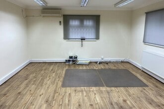 Manor Rd, Erith for lease Building Photo- Image 2 of 4