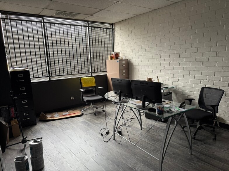 2911 Winona Ave, Burbank, CA for lease - Building Photo - Image 2 of 8