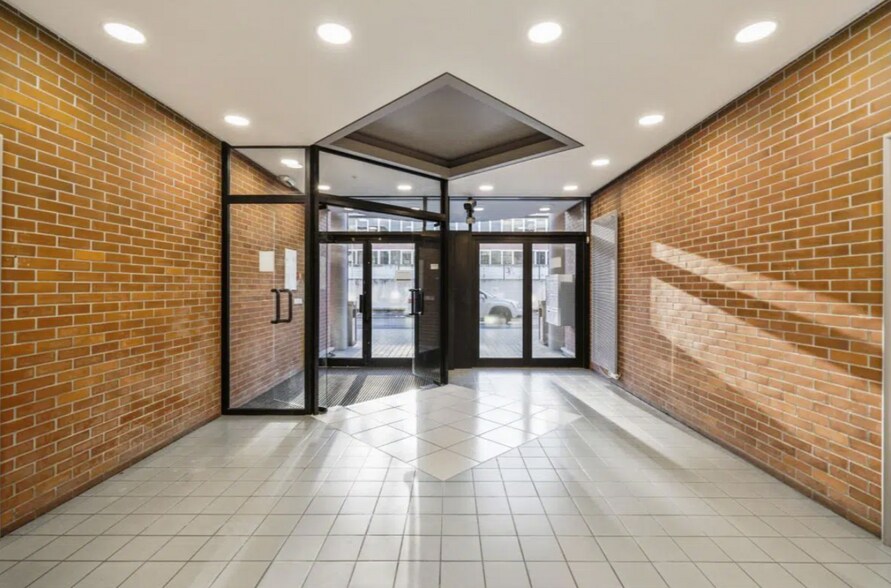 Route De Sartrouville, Le Pecq for sale - Lobby - Image 2 of 2