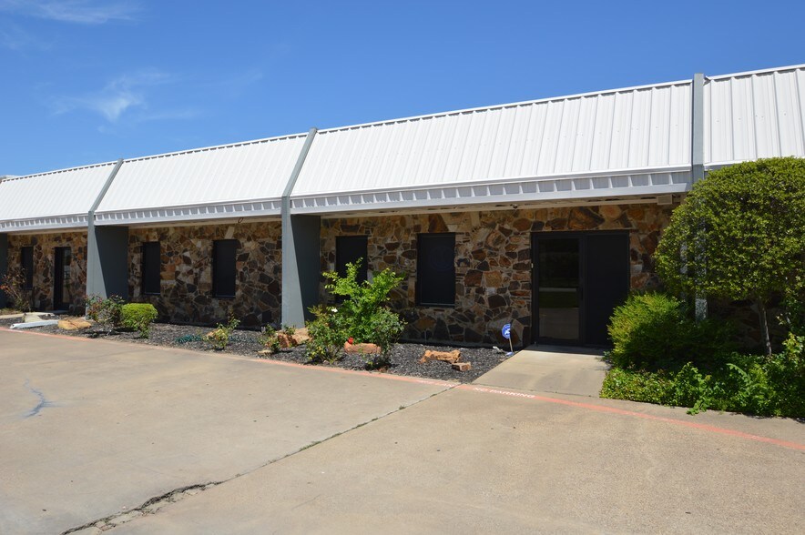 1901 Southeast Pky, Arlington, TX 76018