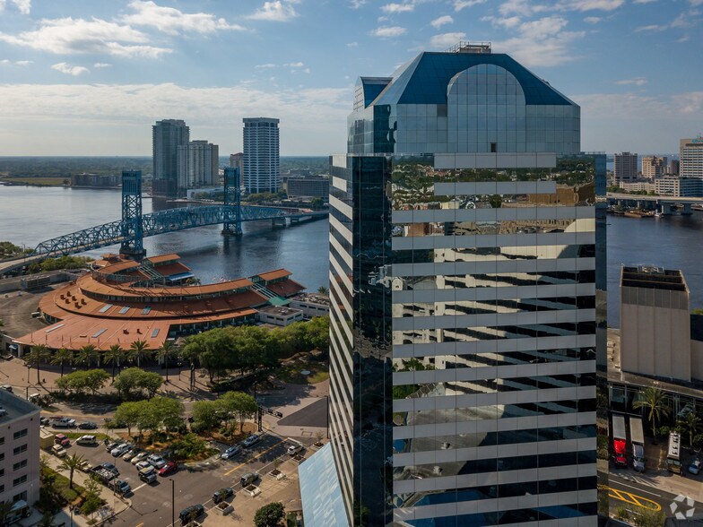 225 Water St, Jacksonville, FL for lease - Primary Photo - Image 1 of 26