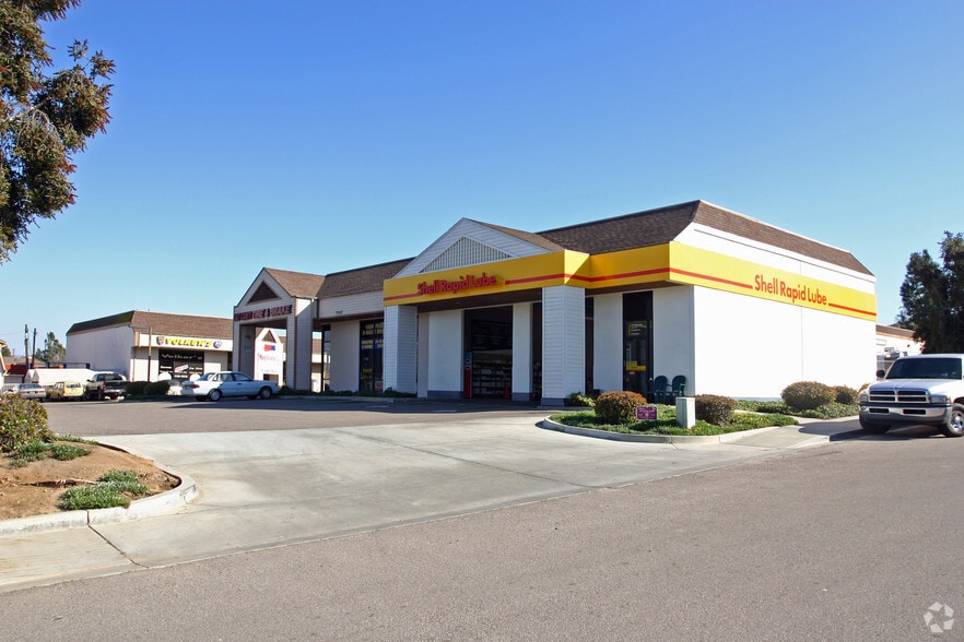 7945 Mission Gorge Rd, Santee, CA for lease - Building Photo - Image 2 of 11