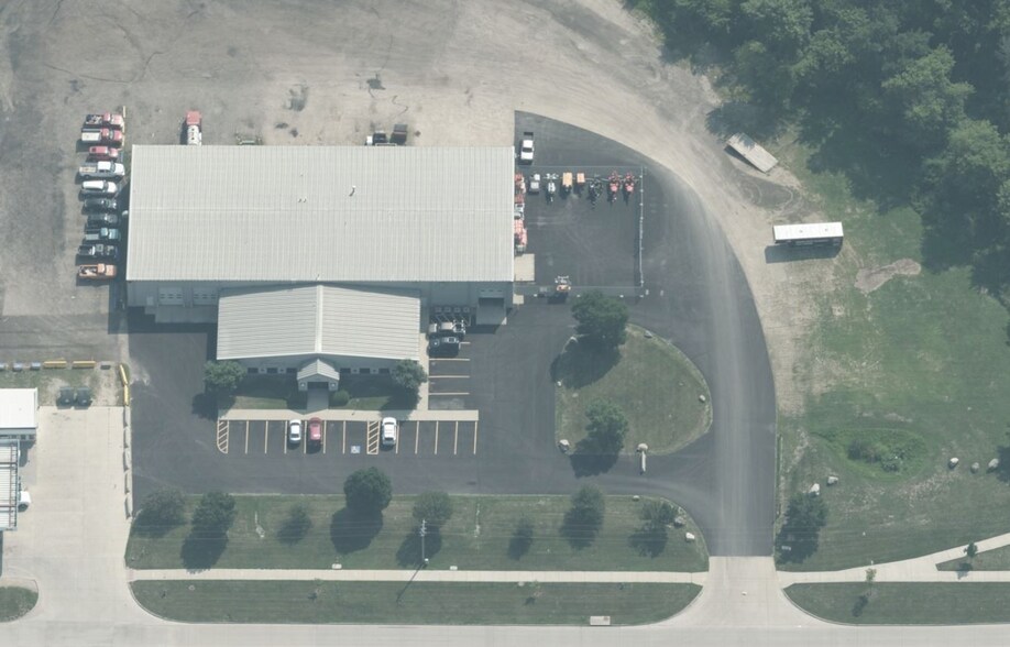 4715 6th St SW, Cedar Rapids, IA for sale - Building Photo - Image 1 of 1