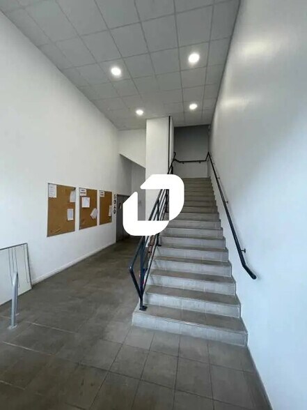 Flex in Romainville for lease - Building Photo - Image 3 of 23