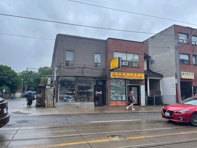 673 Gerrard St E, Toronto, ON for sale - Building Photo - Image 1 of 8