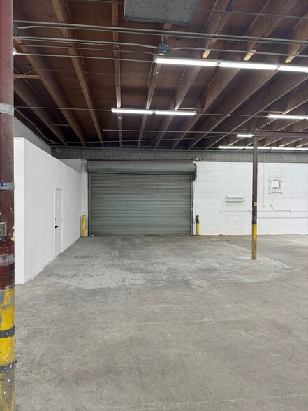 5611 S 24th St, Phoenix, AZ for lease - Building Photo - Image 3 of 7