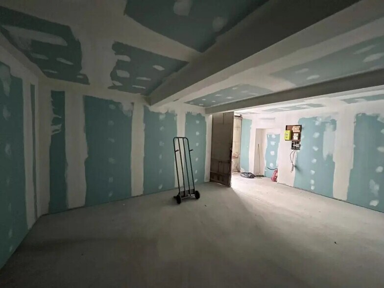 Industrial in Cannes for lease - Building Photo - Image 2 of 6