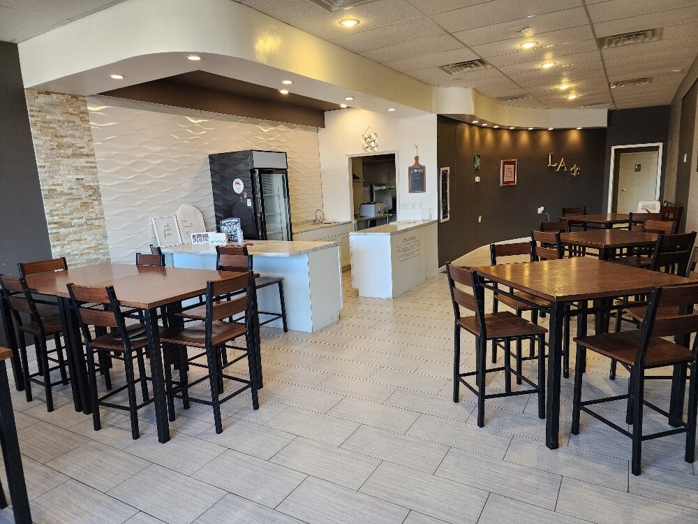 2007 Broadway Ave, Yankton, SD for lease Building Photo- Image 1 of 6