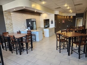 2007 Broadway Ave, Yankton, SD for lease Building Photo- Image 1 of 6