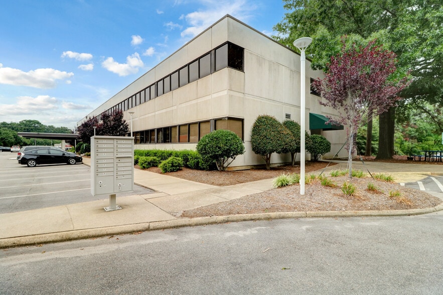 4000 Wake Forest Rd, Raleigh, NC for lease - Building Photo - Image 3 of 26