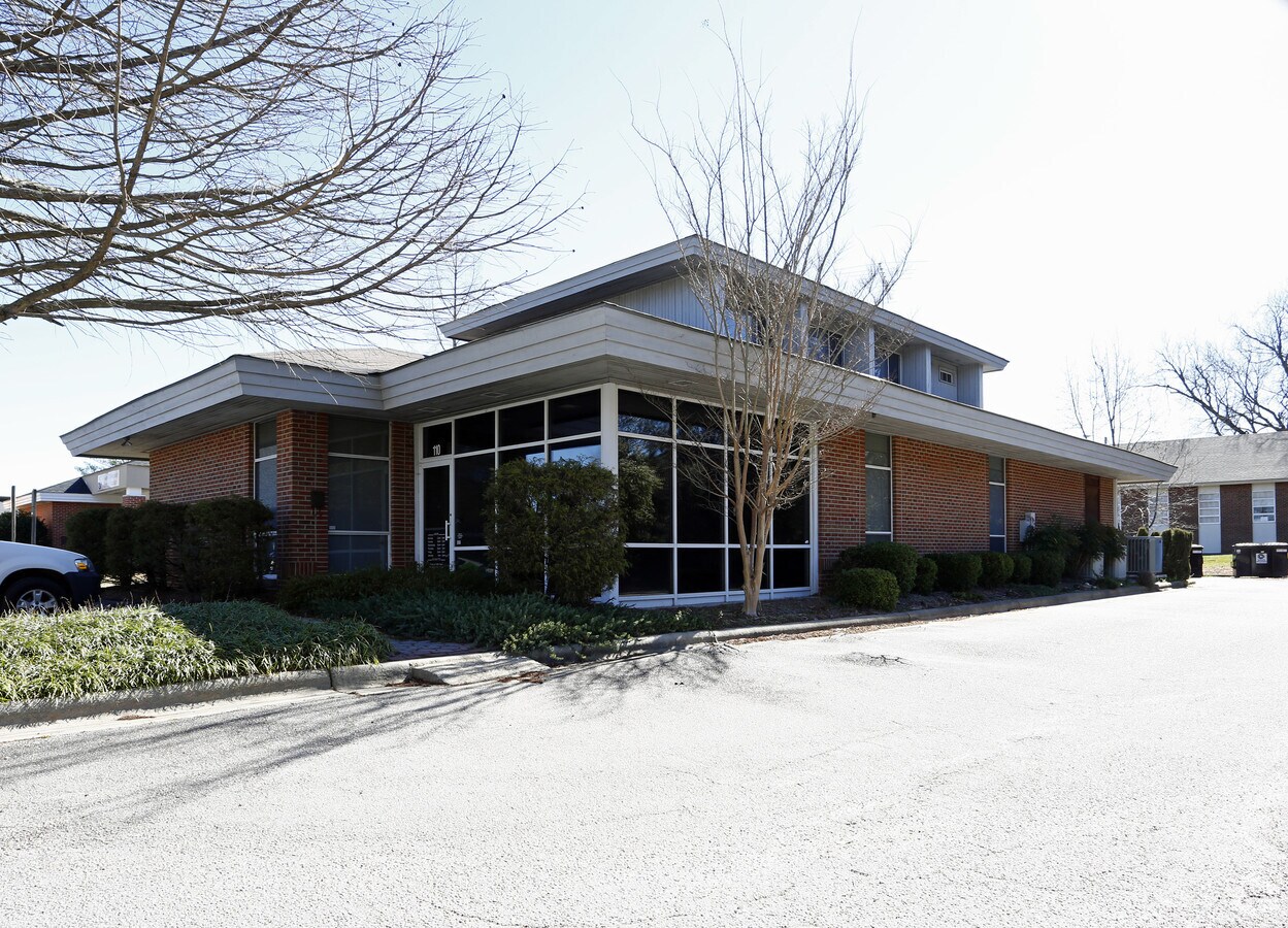 110 Brentwood Center Ln N, Wilson, NC 27896