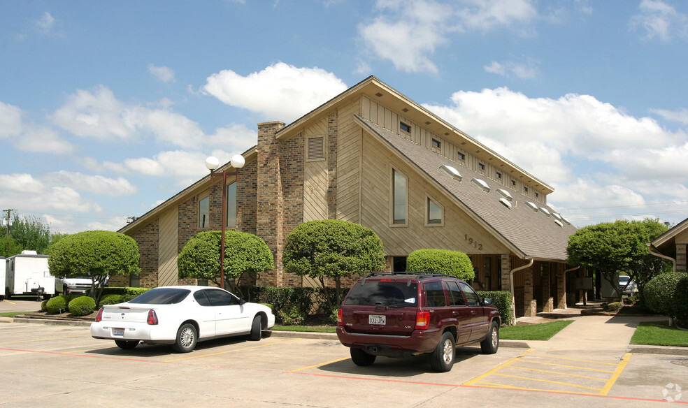 1912 Central Dr, Bedford, TX for lease - Building Photo - Image 1 of 1