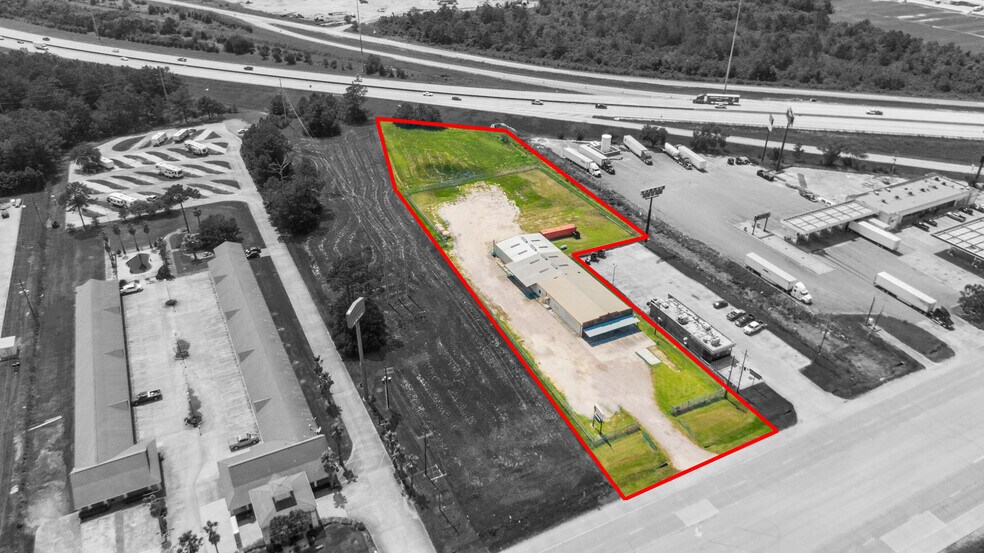 233 Spur 5, Winnie, TX for sale - Building Photo - Image 1 of 1