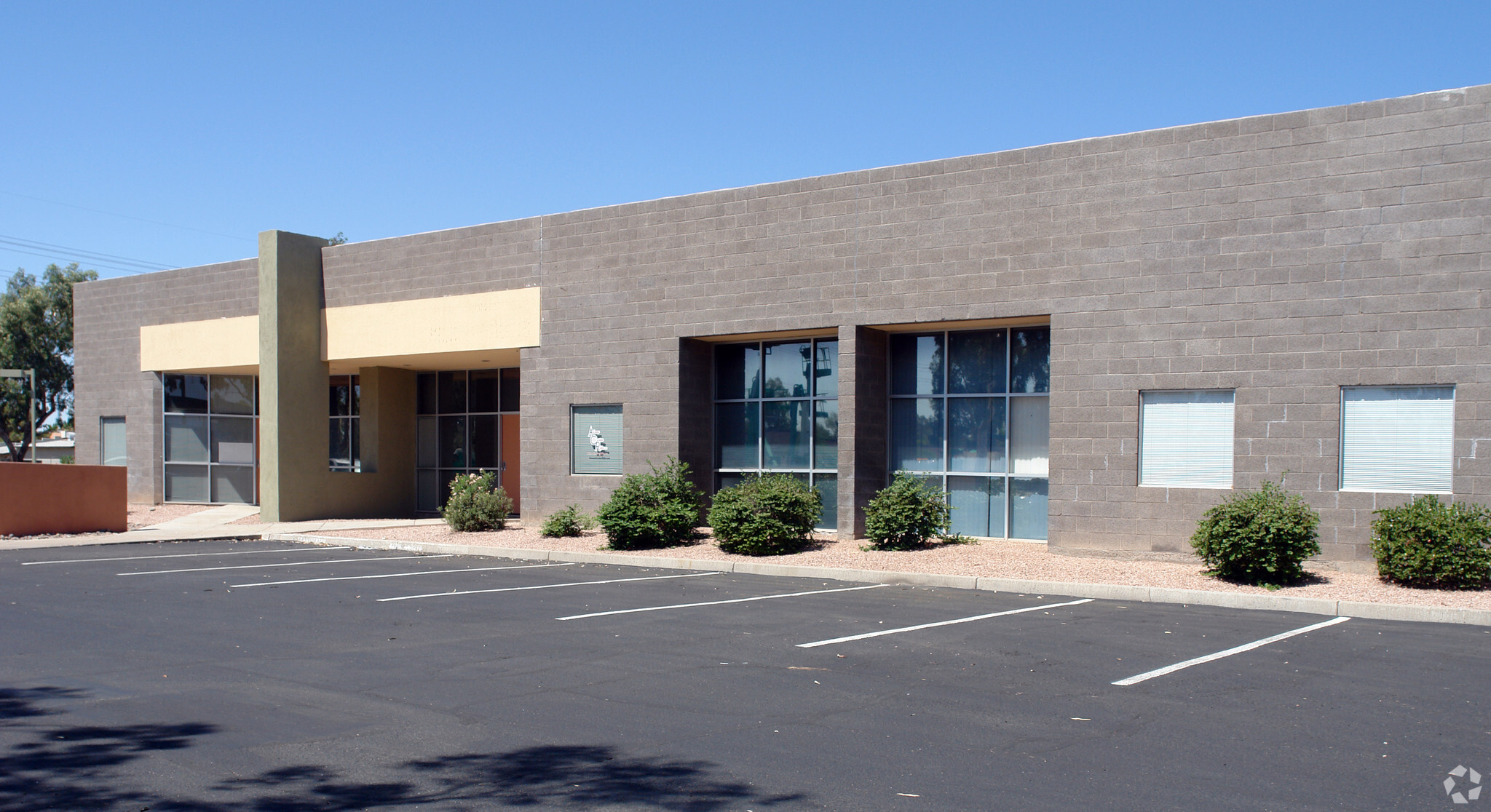 2010 E University Dr, Tempe, AZ 85281 - University Commerce Center ...