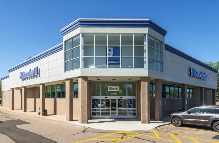 28901 Greenfield Rd, Southfield, MI for sale - Building Photo - Image 3 of 12